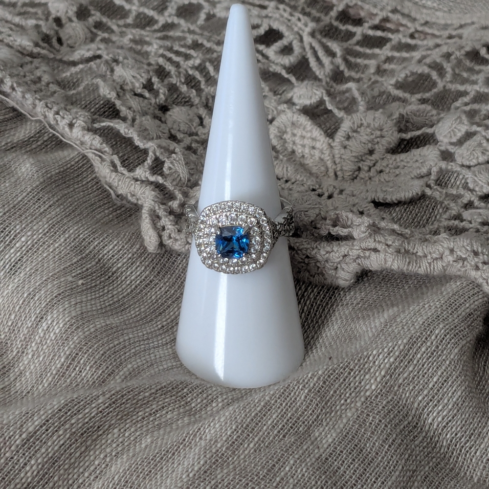 Elegant Silver and Sapphire Gemstone Ring